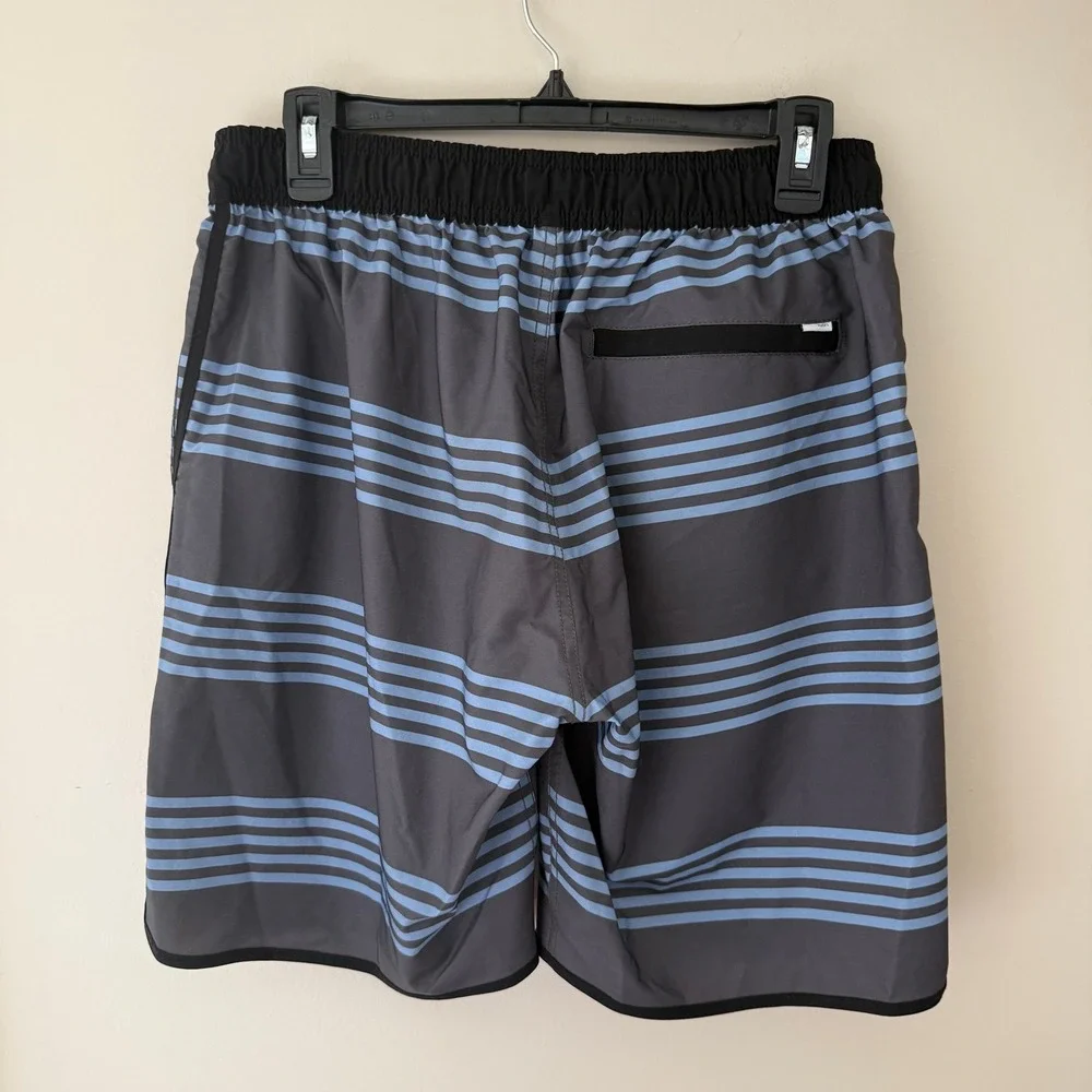 Vuori Mens V-Cycled Performance Board Shorts Grey Blue Striped Size M 7.5 Inseam
